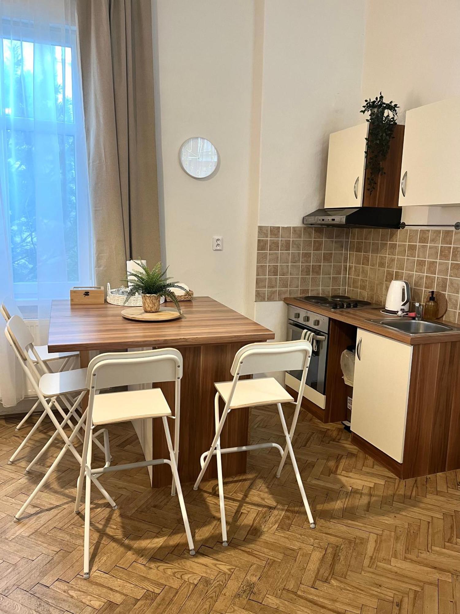 Apartment Cecil - Old Town Bratysława Zewnętrze zdjęcie