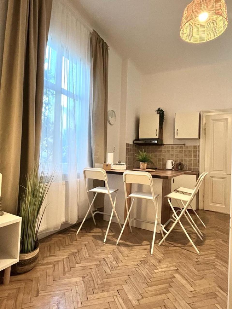 Apartment Cecil - Old Town Bratysława Zewnętrze zdjęcie